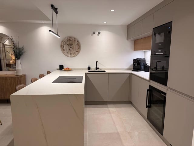 4 camera da letto Villetta a Schiera in vendita in Estepona con piscina garage - 750.000 € (Rif: 9722594)