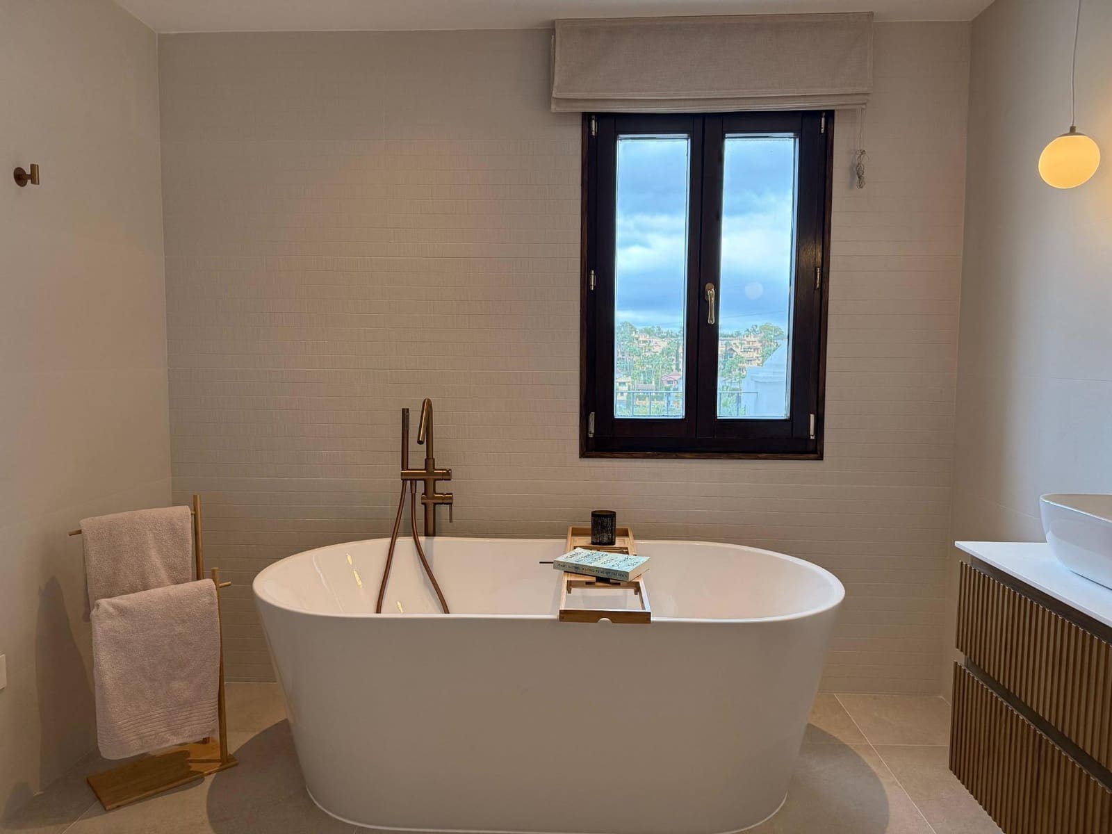 4 chambre Villa/Maison Mitoyenne à vendre à Estepona avec piscine garage - 750 000 € (Ref: 9722594)