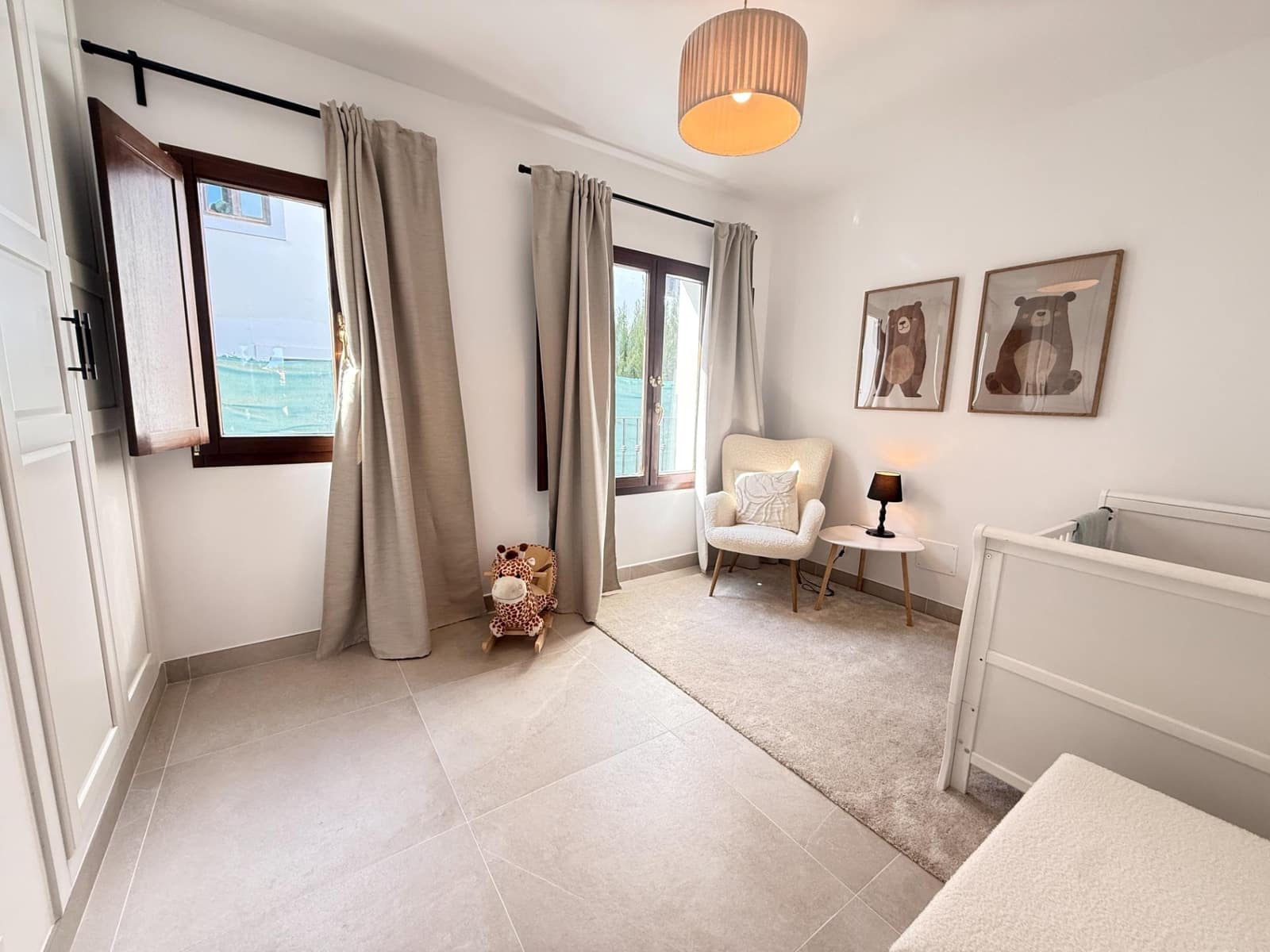 4 chambre Villa/Maison Mitoyenne à vendre à Estepona avec piscine garage - 750 000 € (Ref: 9722594)