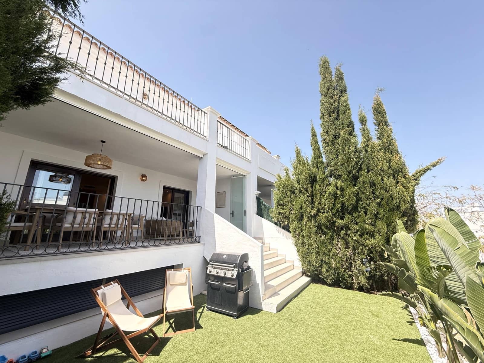 4 chambre Villa/Maison Mitoyenne à vendre à Estepona avec piscine garage - 750 000 € (Ref: 9722594)