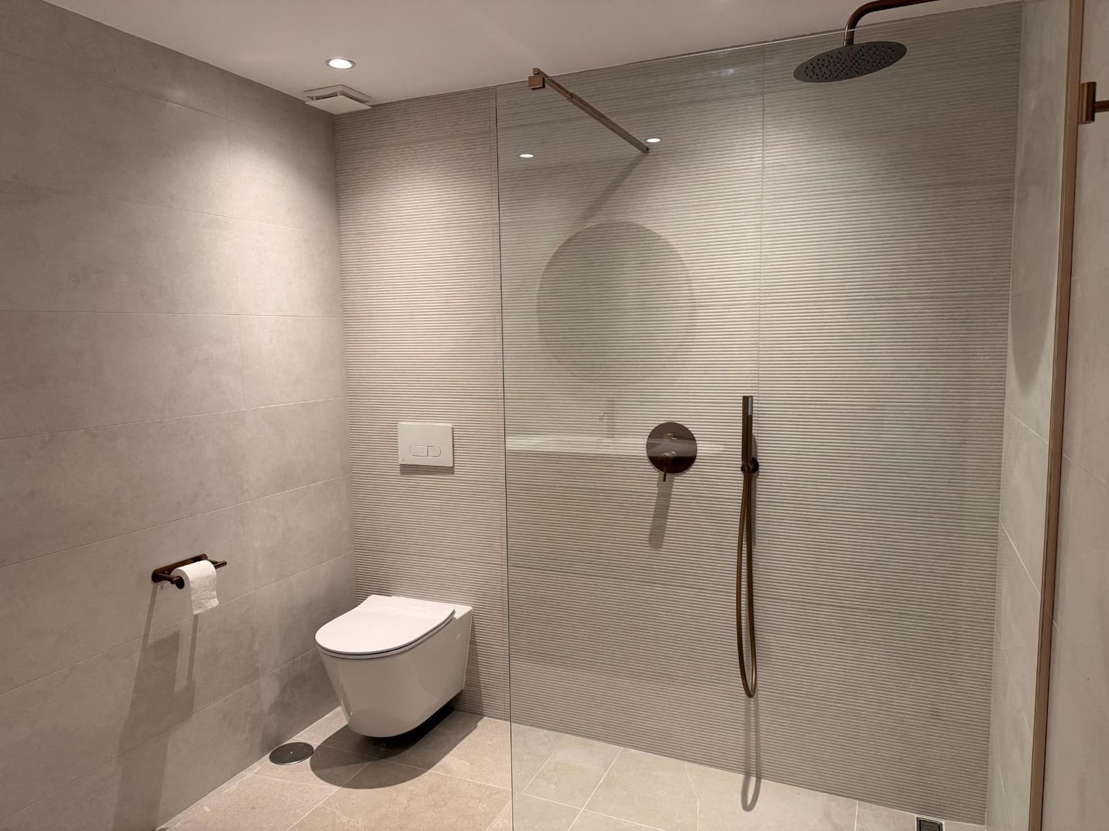 4 chambre Villa/Maison Mitoyenne à vendre à Estepona avec piscine garage - 750 000 € (Ref: 9722594)