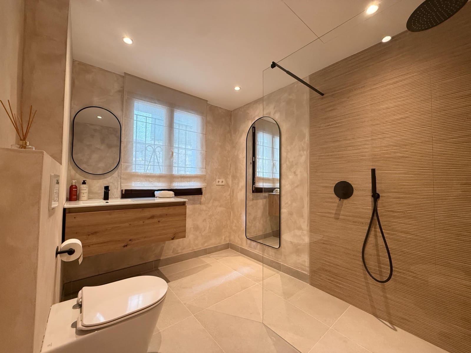 4 chambre Villa/Maison Mitoyenne à vendre à Estepona avec piscine garage - 750 000 € (Ref: 9722594)