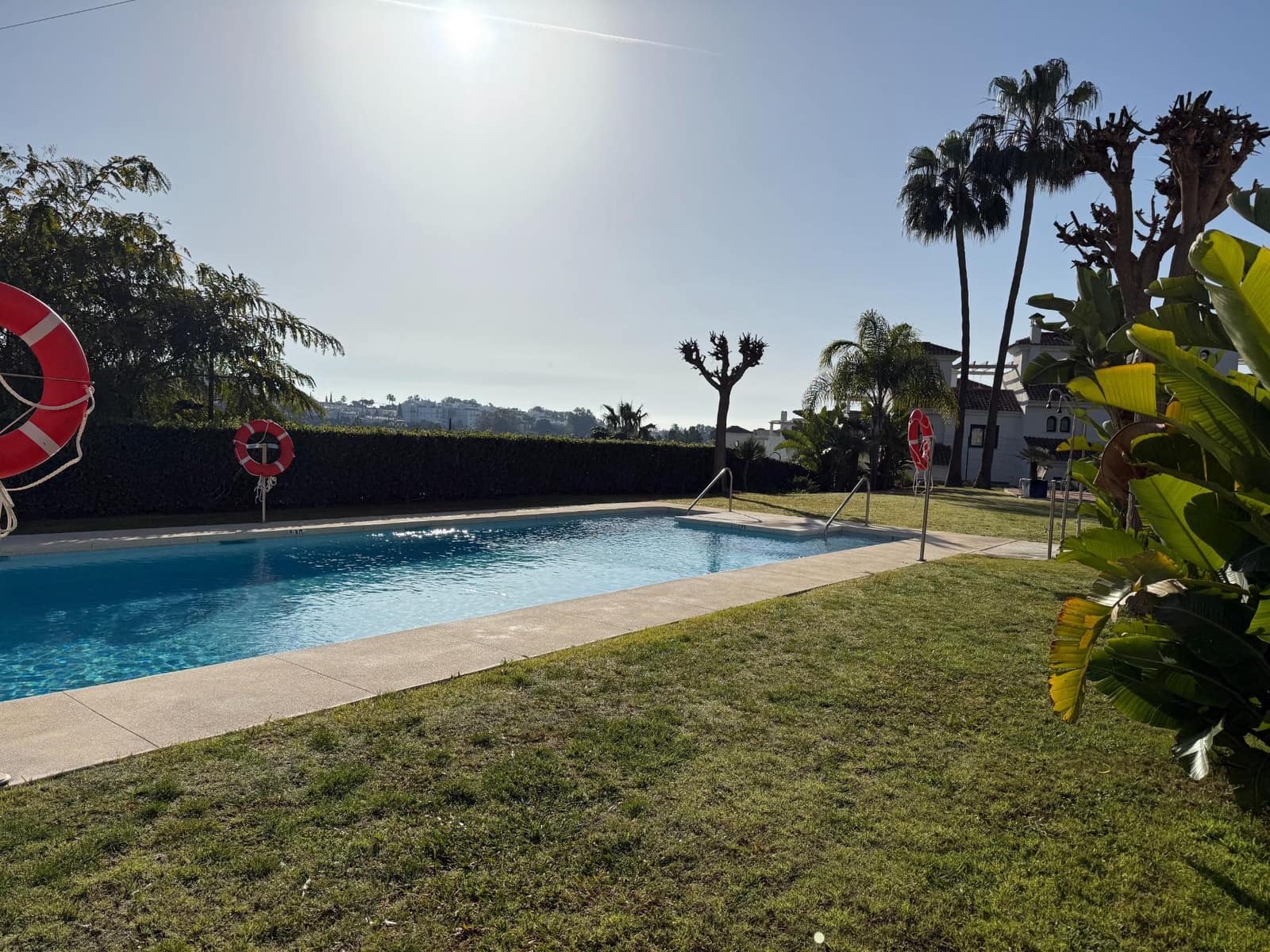 4 chambre Villa/Maison Mitoyenne à vendre à Estepona avec piscine garage - 750 000 € (Ref: 9722594)