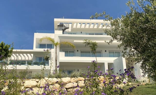 2 bedroom Apartment for sale in Estepona with garage - € 335,000 (Ref: 9730256)