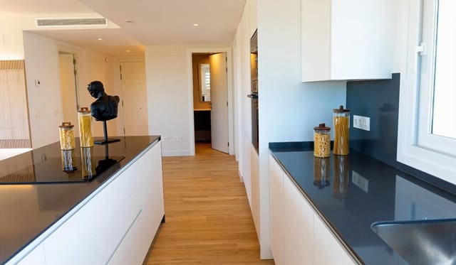 2 bedroom Apartment for sale in Estepona with garage - € 335,000 (Ref: 9730256)