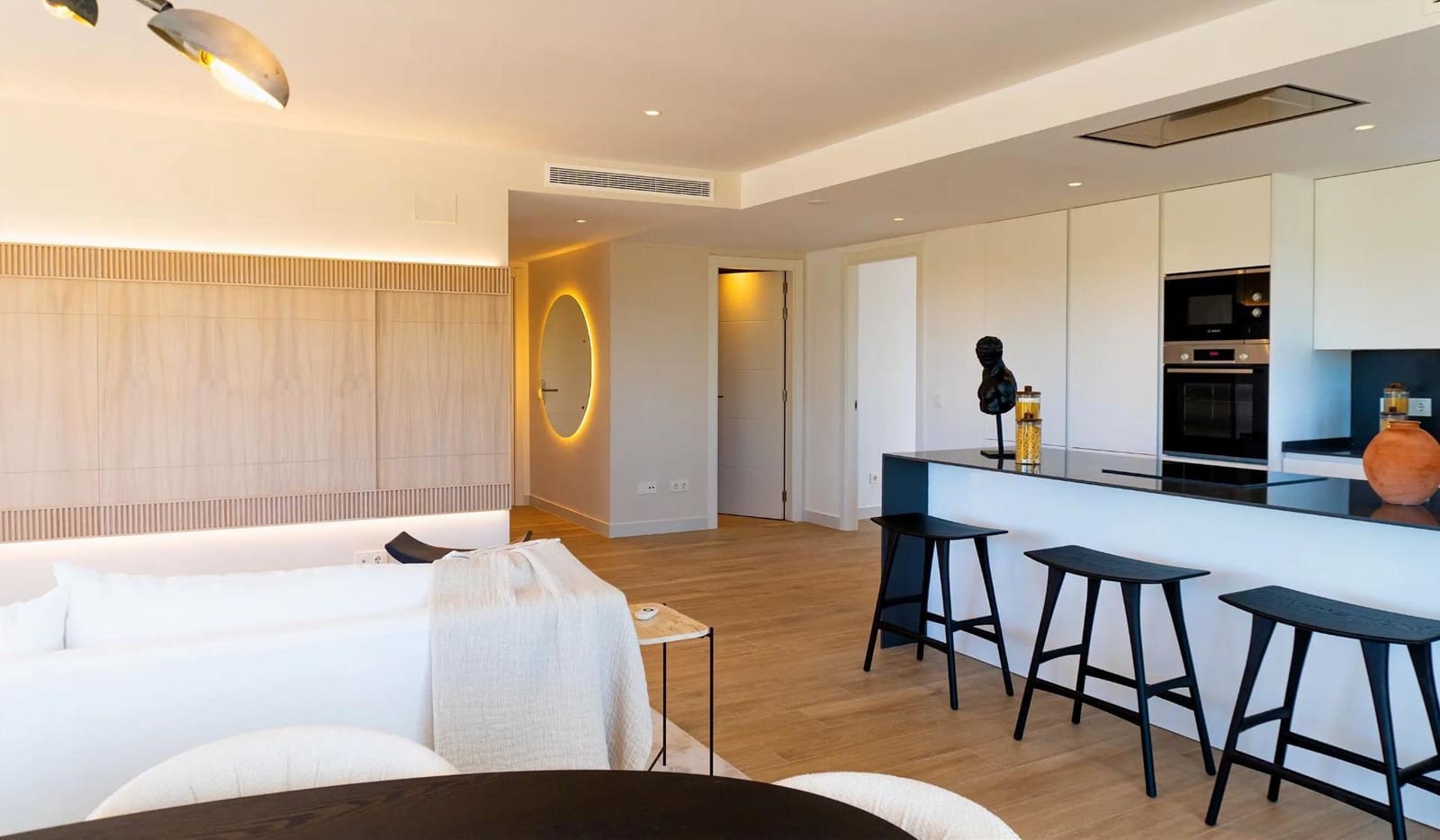 2 bedroom Apartment for sale in Estepona with garage - € 335,000 (Ref: 9730256)