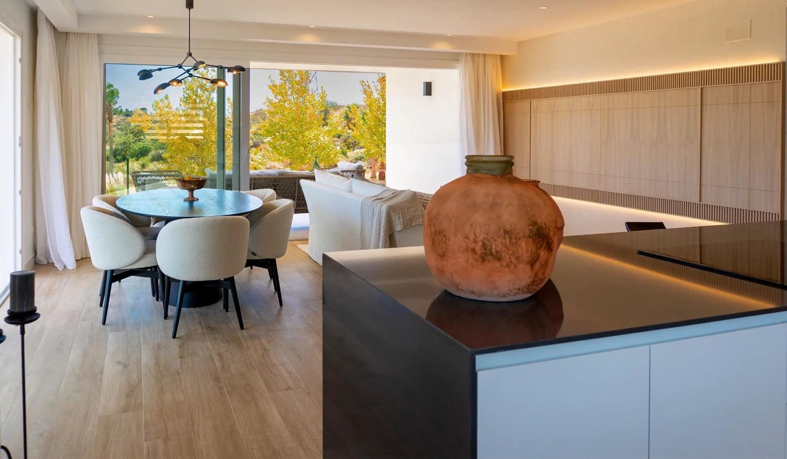 2 bedroom Apartment for sale in Estepona with garage - € 335,000 (Ref: 9730256)