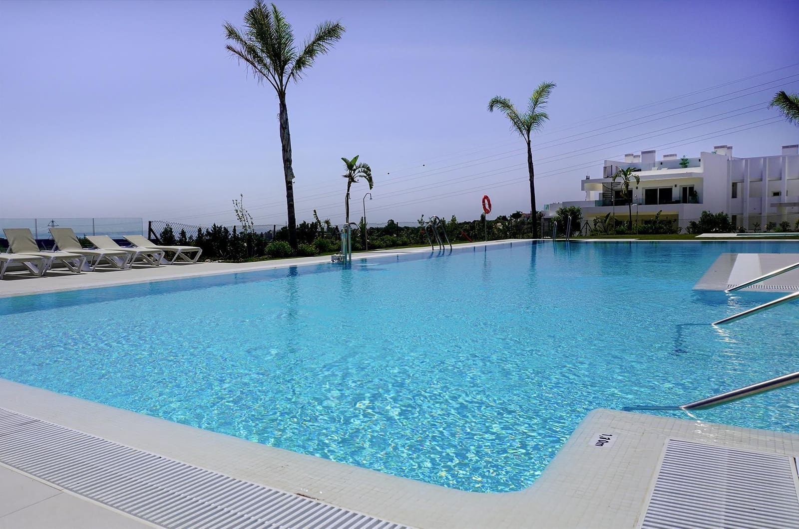 2 bedroom Apartment for sale in Estepona with garage - € 335,000 (Ref: 9730256)