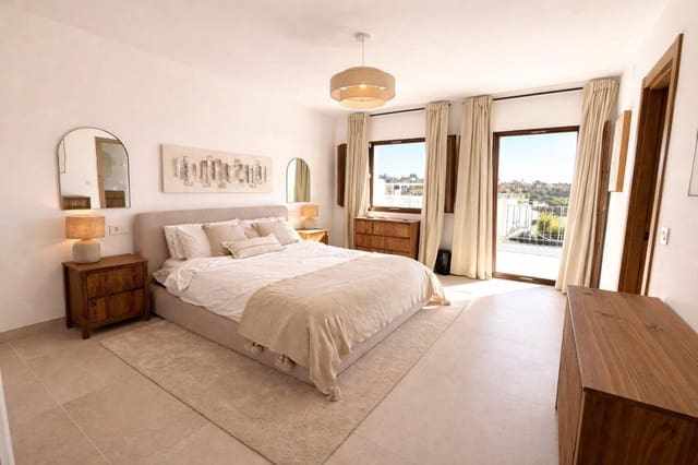 Adosado de 4 habitaciones en Estepona en venta con piscina garaje - 795.000 € (Ref: 9738575)