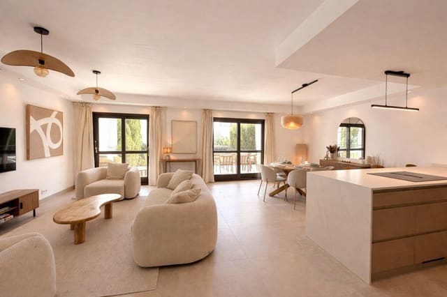 Adosado de 4 habitaciones en Estepona en venta con piscina garaje - 795.000 € (Ref: 9738575)