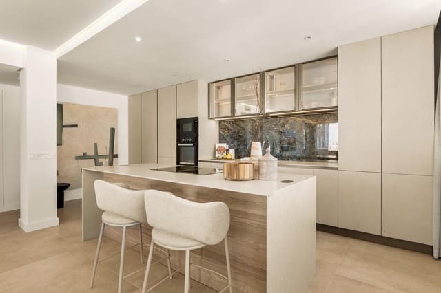 2 quarto Apartamento para venda em Nueva Andalucia, Marbella com piscina - 690 000 € (Ref: 9758977)