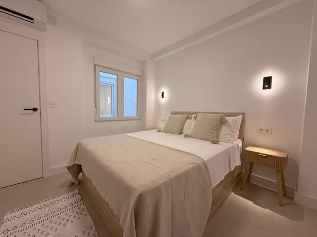 2 quarto Apartamento para arrendamento para férias em Estepona - 1 050 € (Ref: 9758978)