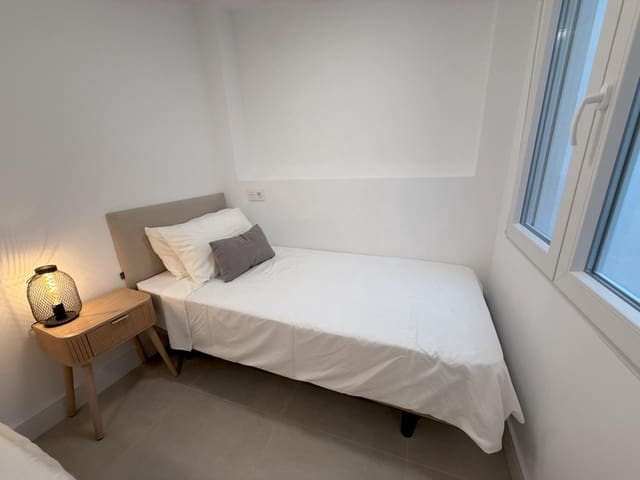 2 quarto Apartamento para arrendamento para férias em Estepona - 1 050 € (Ref: 9758978)