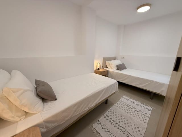 2 quarto Apartamento para arrendamento para férias em Estepona - 1 050 € (Ref: 9758978)