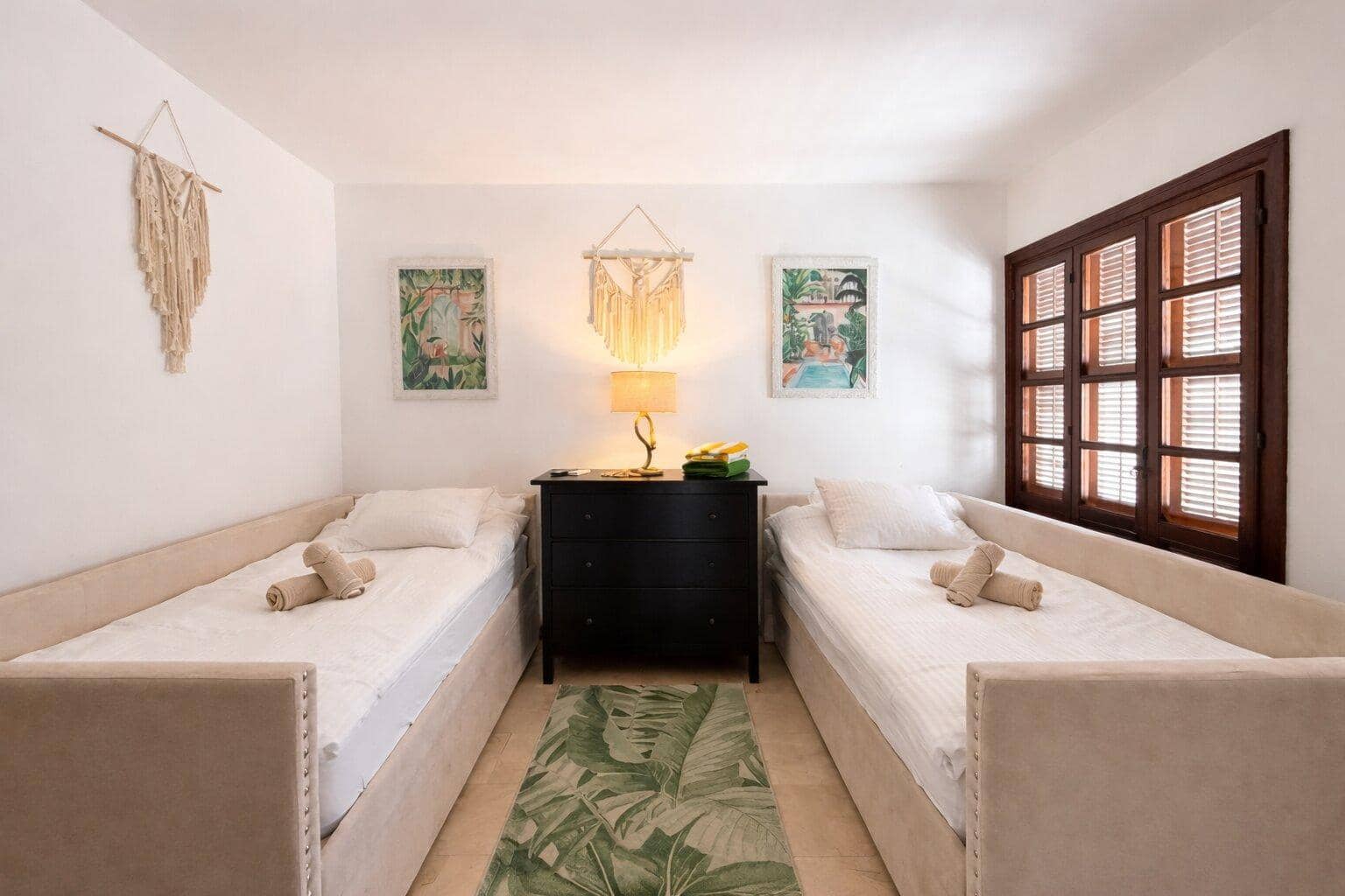 Adosado de 2 habitaciones en Estepona en venta con piscina - 530.000 € (Ref: 9761998)