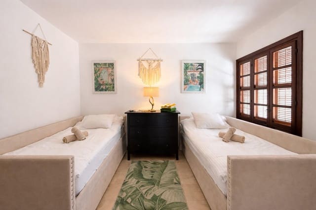 2 soveværelse Rækkehus til salg i Estepona med swimmingpool - € 530.000 (Ref: 9761998)