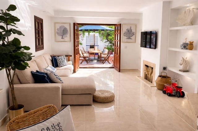 2 soveværelse Rækkehus til salg i Estepona med swimmingpool - € 530.000 (Ref: 9761998)