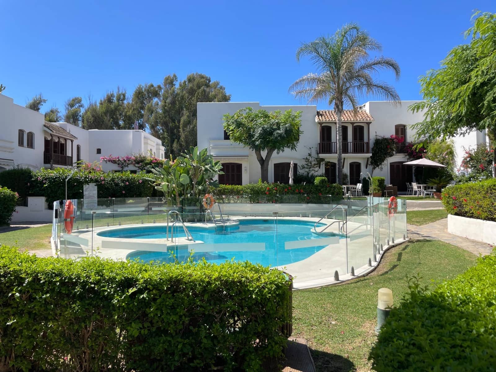 Adosado de 2 habitaciones en Estepona en venta con piscina - 530.000 € (Ref: 9761998)
