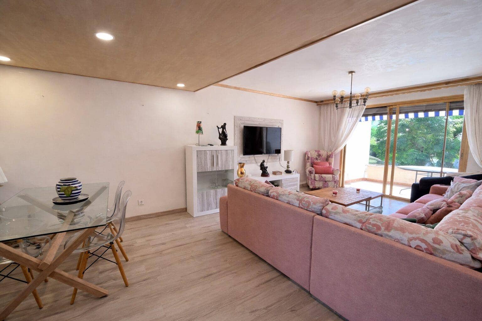 Adosado de 3 habitaciones en Estepona en venta con piscina - 430.000 € (Ref: 9761999)