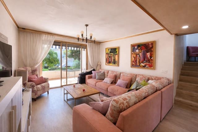 3 soverom Rekkehus til salgs i Estepona med svømmebasseng - € 430 000 (Ref: 9761999)