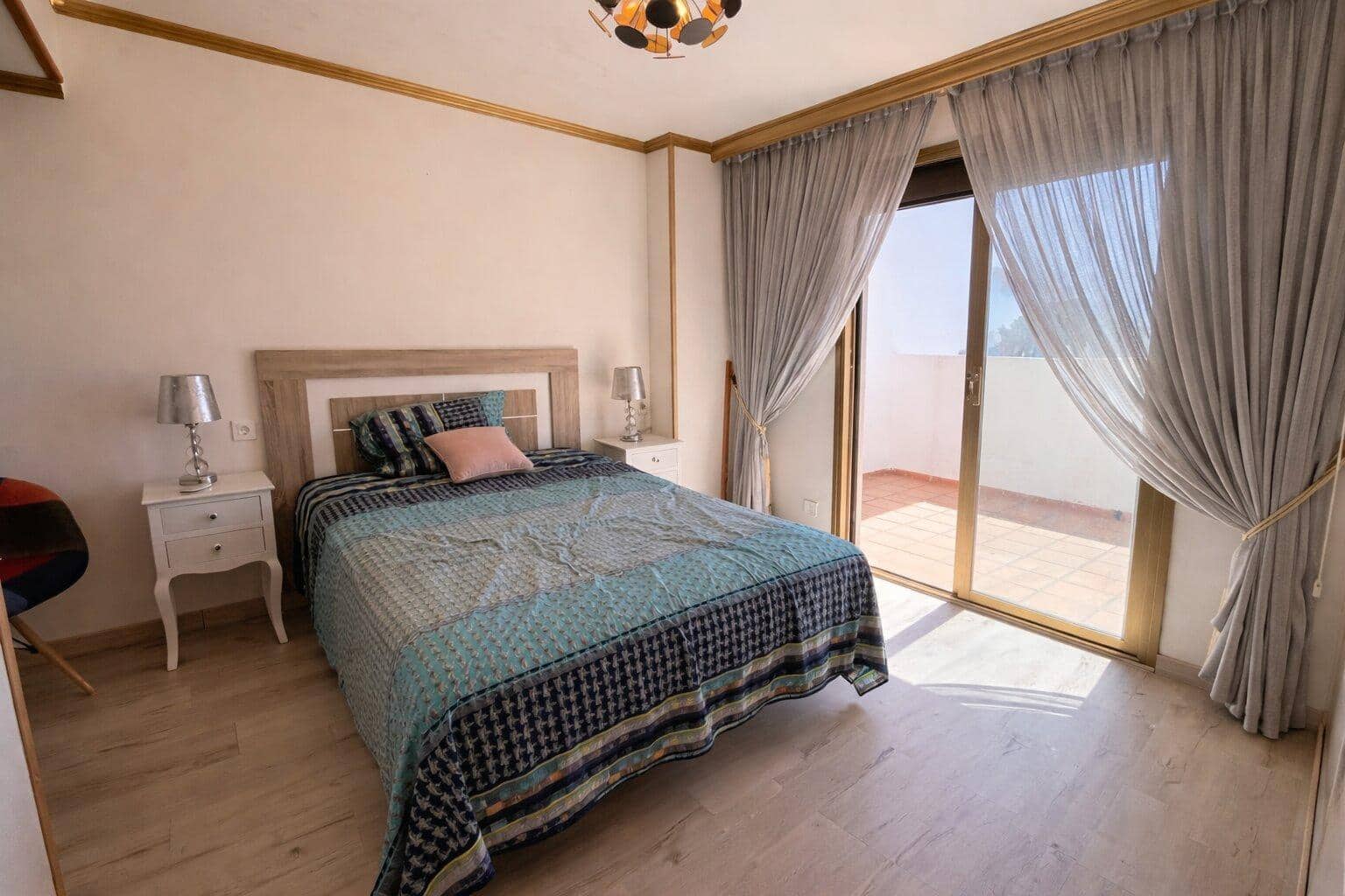 Adosado de 3 habitaciones en Estepona en venta con piscina - 430.000 € (Ref: 9761999)