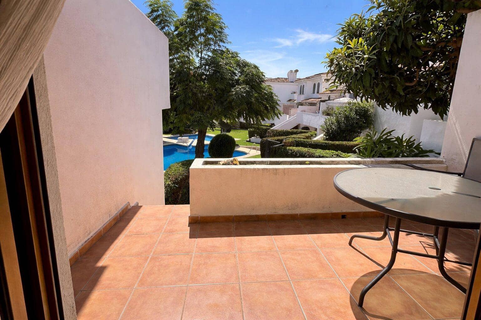 Adosado de 3 habitaciones en Estepona en venta con piscina - 430.000 € (Ref: 9761999)