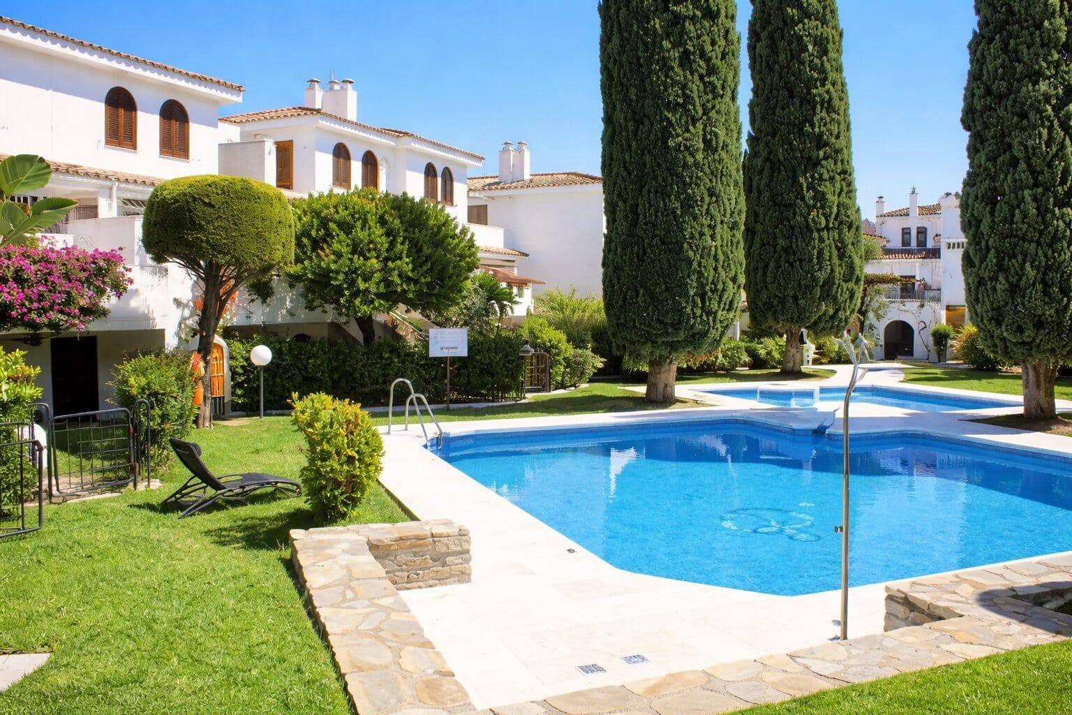 Adosado de 3 habitaciones en Estepona en venta con piscina - 430.000 € (Ref: 9761999)