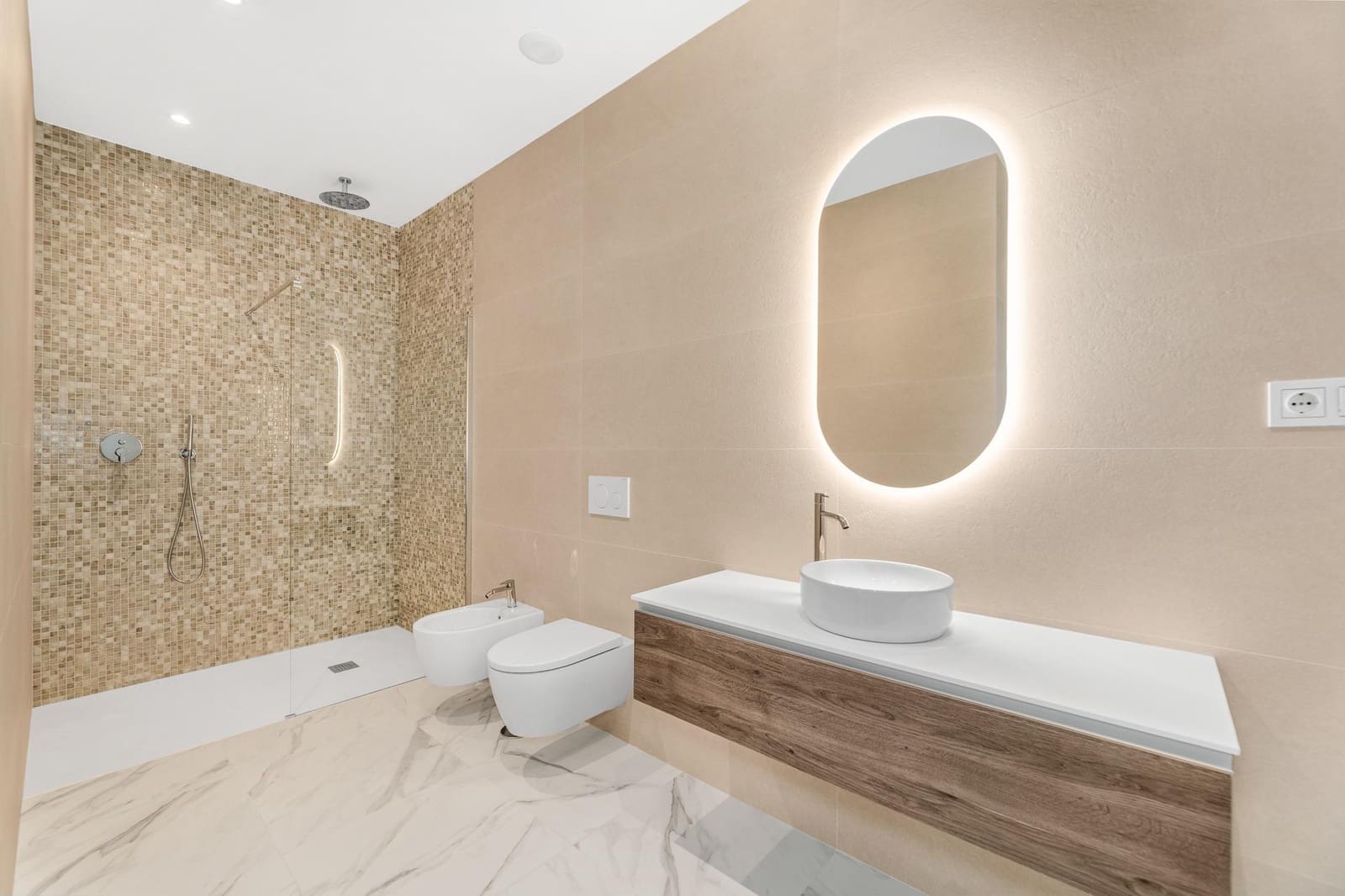 5 sypialnia Willa na sprzedaż w El Paraiso z basenem - 4 000 000 € (Ref: 9770675)