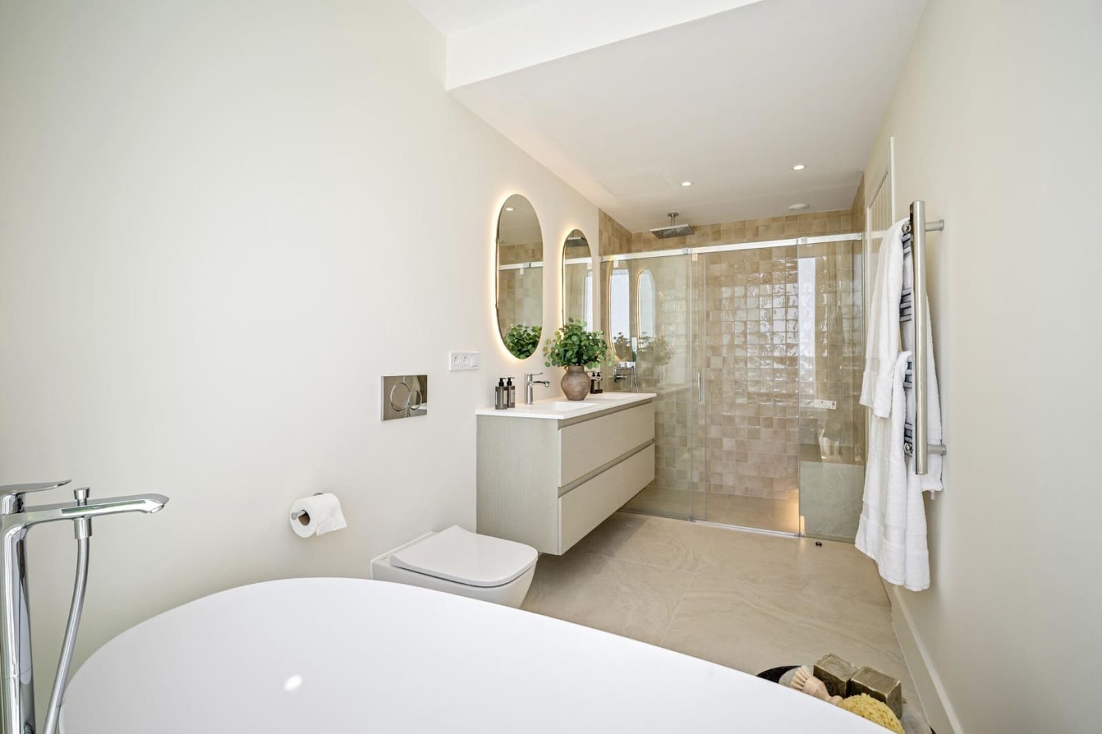 4 quarto Moradia em Banda para venda em Aloha Golf com piscina - 1 795 000 € (Ref: 9807964)