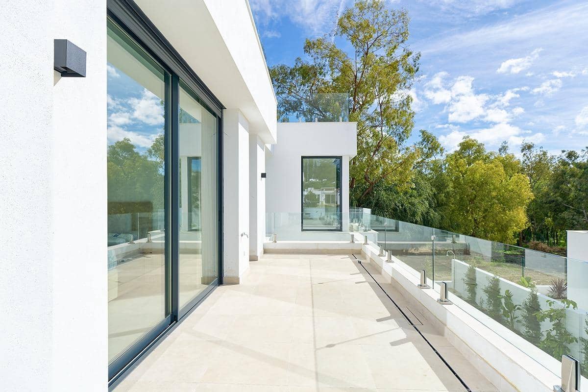 5 sypialnia Willa na sprzedaż w Estepona z basenem - 1 950 000 € (Ref: 9896353)