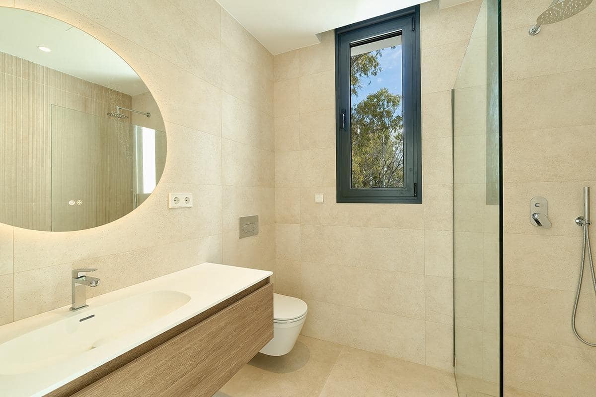 5 sypialnia Willa na sprzedaż w Estepona z basenem - 1 950 000 € (Ref: 9896353)