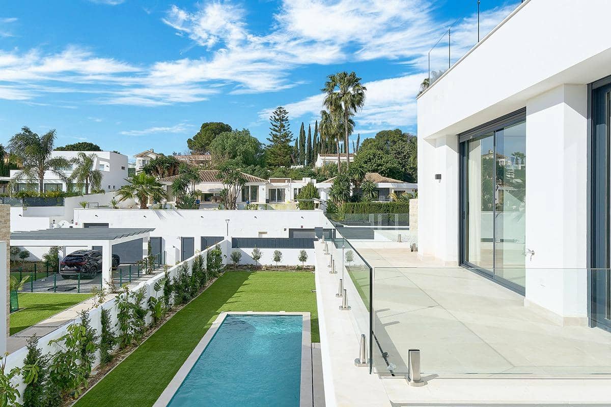 5 sypialnia Willa na sprzedaż w Estepona z basenem - 1 950 000 € (Ref: 9896353)