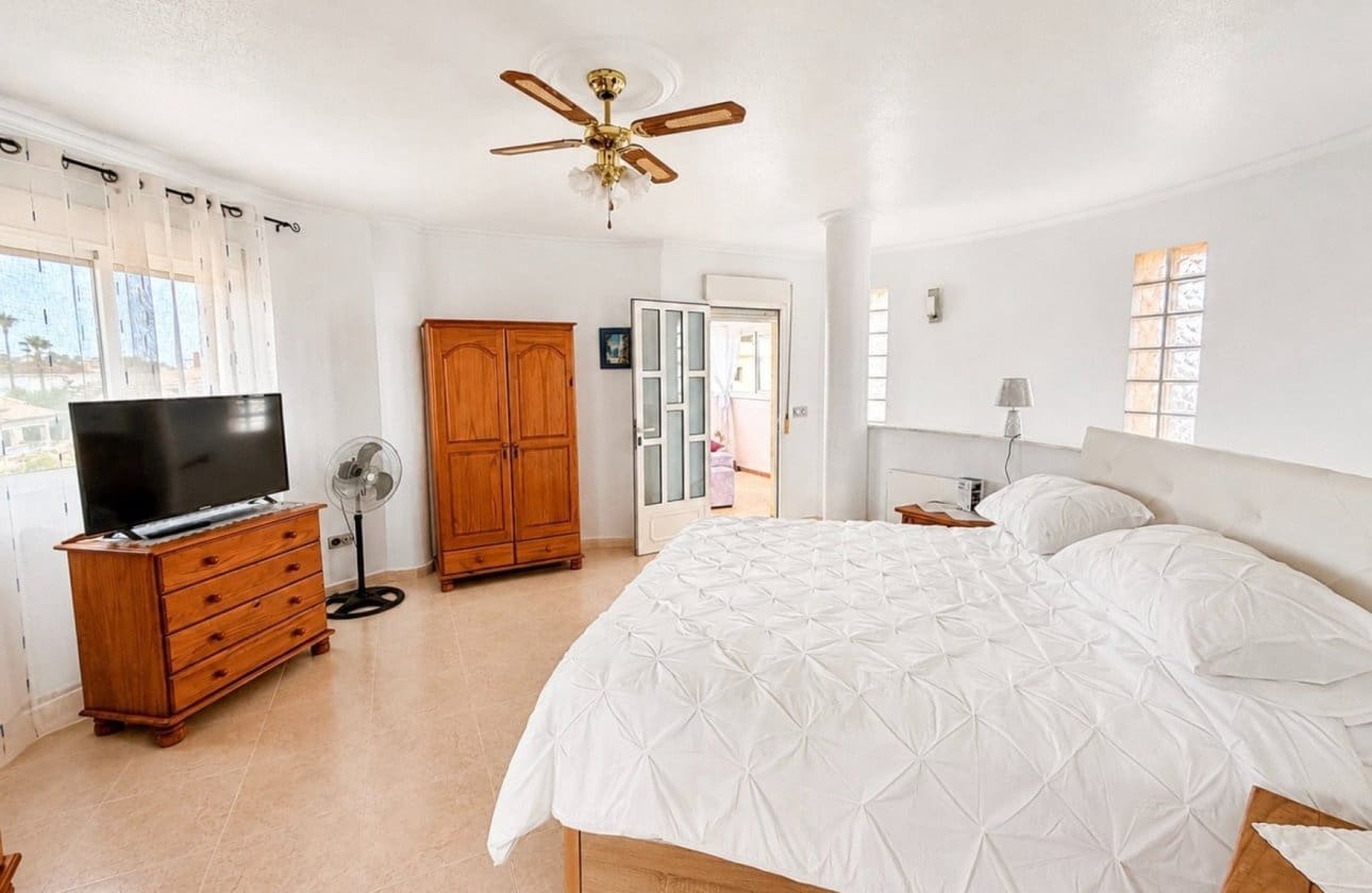 3 soveværelse Villa til salg i San Fulgencio med swimmingpool - € 524.900 (Ref: 10076760)
