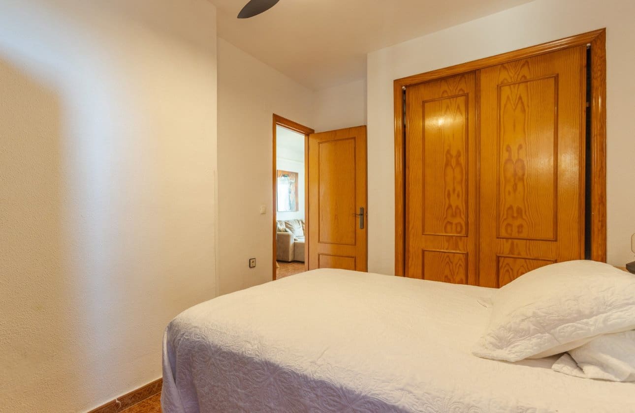 2 soverom Penthouse til salgs i Torrevieja - € 144 900 (Ref: 10077089)