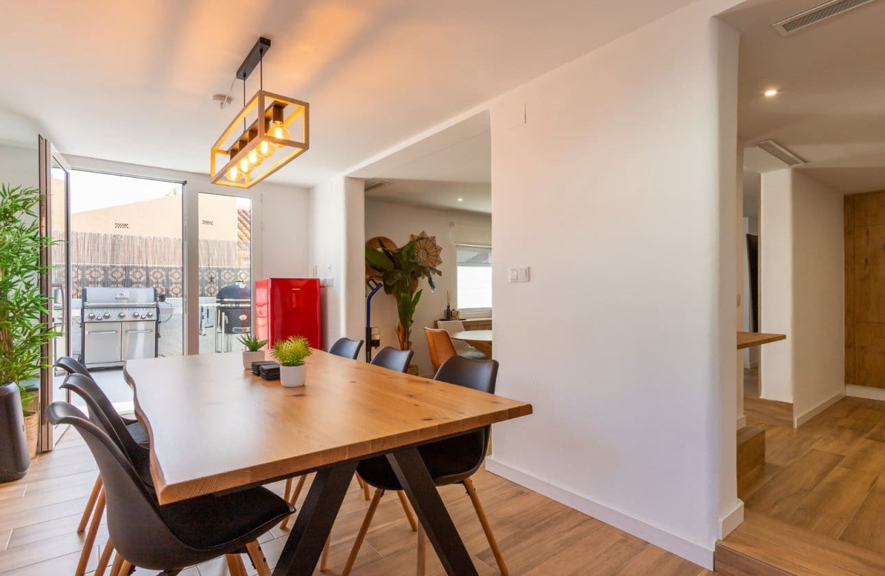 Chalet de 4 habitaciones en Torrevieja en venta con piscina garaje - 548.900 € (Ref: 10079058)
