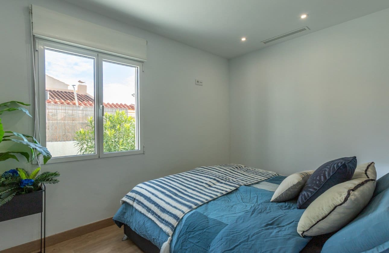 Chalet de 4 habitaciones en Torrevieja en venta con piscina garaje - 548.900 € (Ref: 10079058)