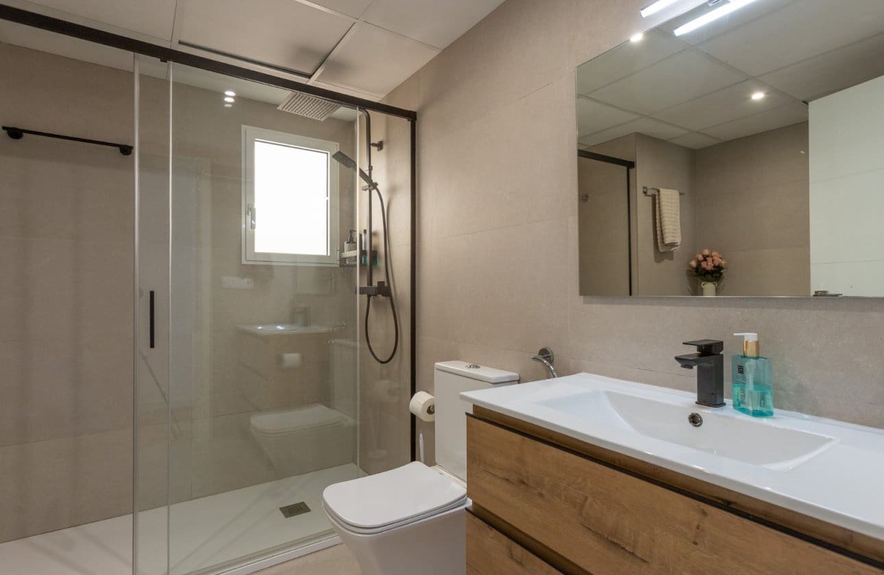 Chalet de 4 habitaciones en Torrevieja en venta con piscina garaje - 548.900 € (Ref: 10079058)