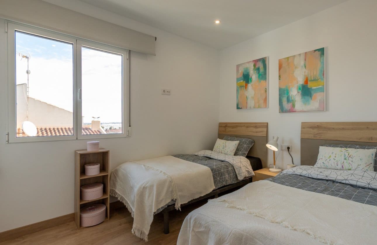 Chalet de 4 habitaciones en Torrevieja en venta con piscina garaje - 548.900 € (Ref: 10079058)