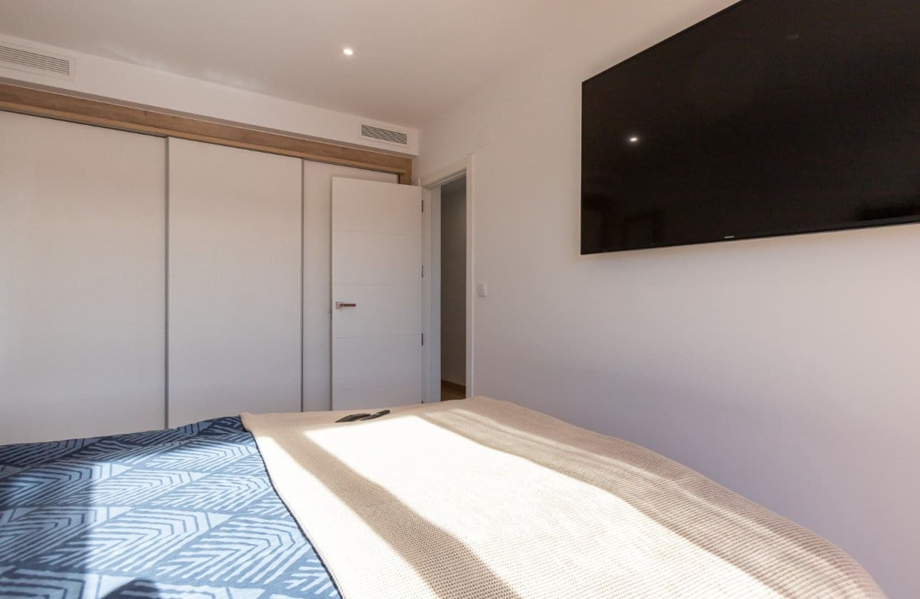 Chalet de 4 habitaciones en Torrevieja en venta con piscina garaje - 548.900 € (Ref: 10079058)