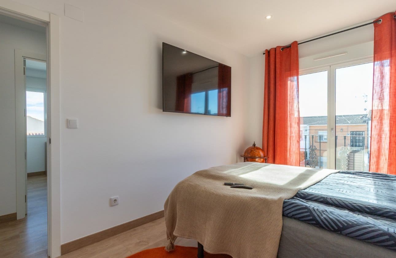 Chalet de 4 habitaciones en Torrevieja en venta con piscina garaje - 548.900 € (Ref: 10079058)