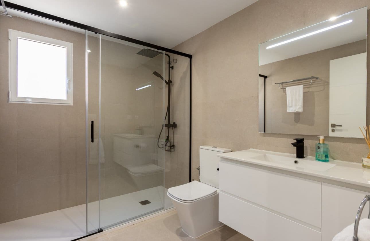 Chalet de 4 habitaciones en Torrevieja en venta con piscina garaje - 548.900 € (Ref: 10079058)