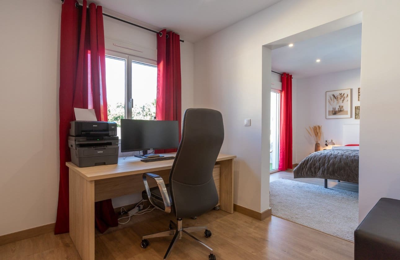 Chalet de 4 habitaciones en Torrevieja en venta con piscina garaje - 548.900 € (Ref: 10079058)