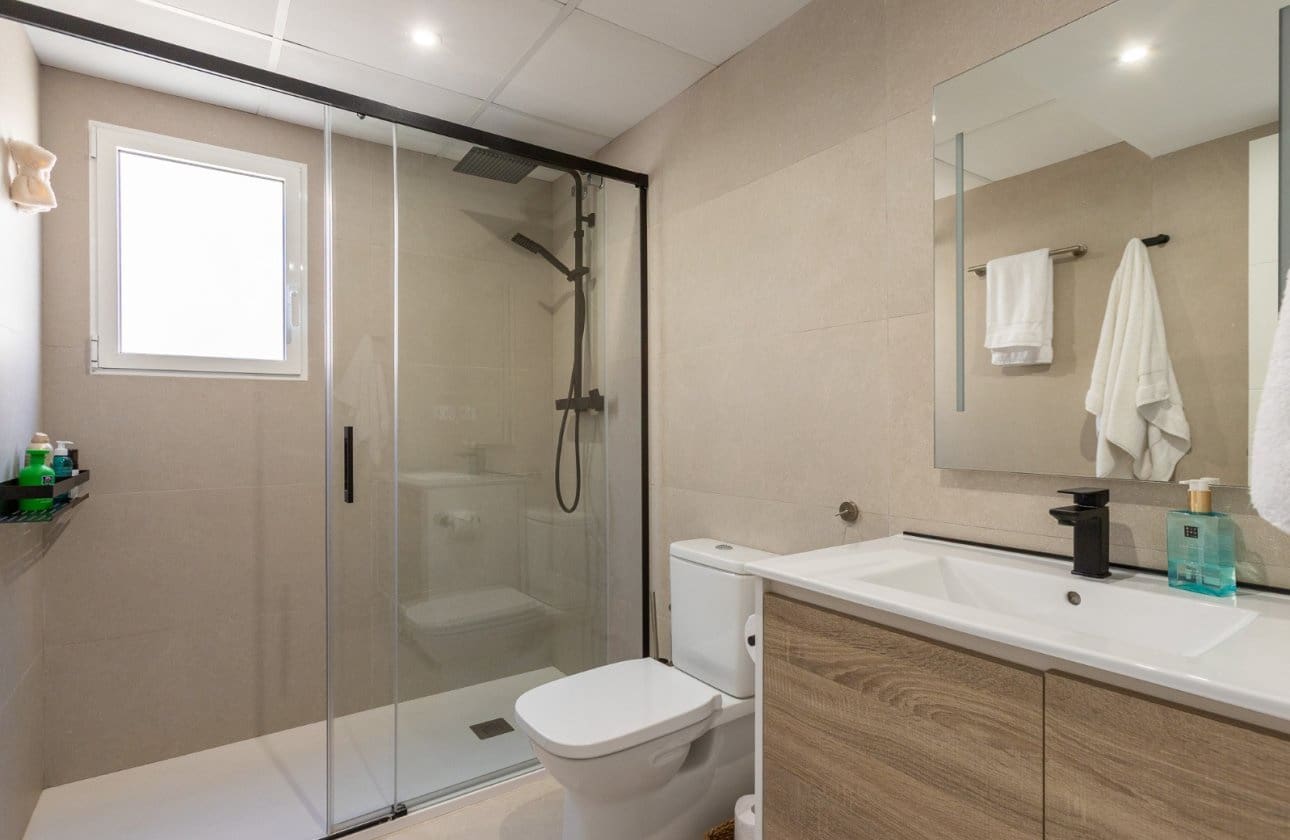 Chalet de 4 habitaciones en Torrevieja en venta con piscina garaje - 548.900 € (Ref: 10079058)