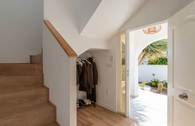 Chalet de 4 habitaciones en Los Balcones - Los Altos, Torrevieja en venta con piscina garaje - 548.900 € (Ref: 10079058)