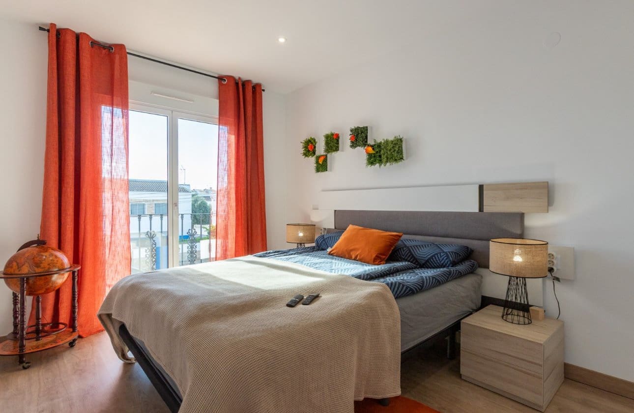 Chalet de 4 habitaciones en Torrevieja en venta con piscina garaje - 548.900 € (Ref: 10079058)