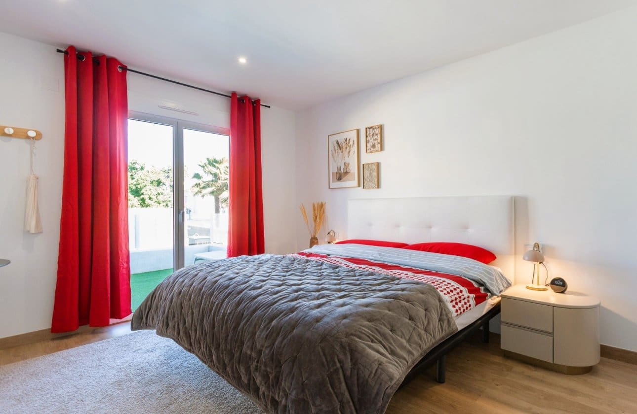 Chalet de 4 habitaciones en Torrevieja en venta con piscina garaje - 548.900 € (Ref: 10079058)