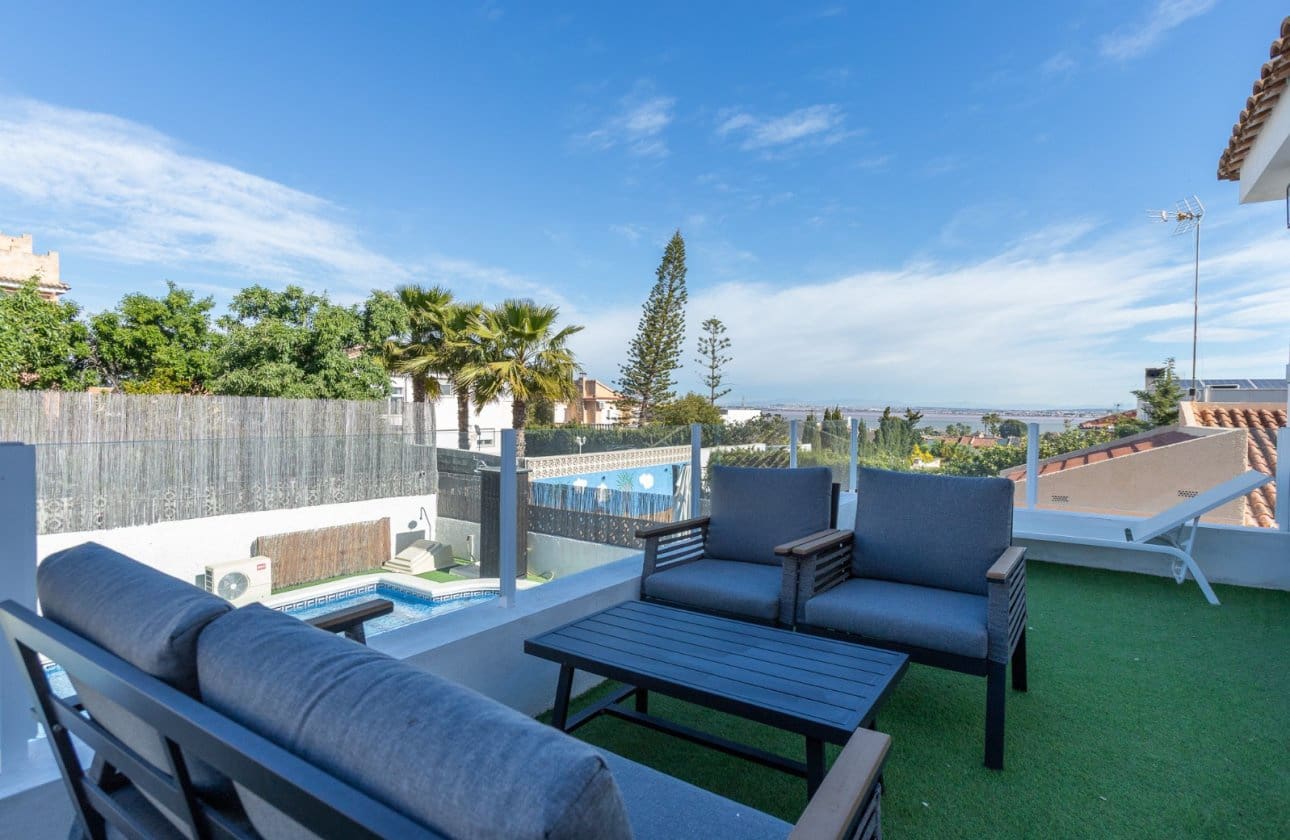 Chalet de 4 habitaciones en Torrevieja en venta con piscina garaje - 548.900 € (Ref: 10079058)