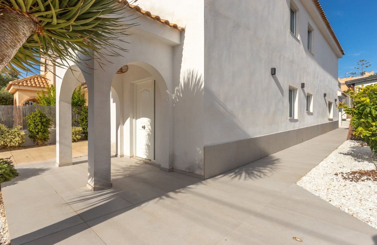 Chalet de 4 habitaciones en Torrevieja en venta con piscina garaje - 548.900 € (Ref: 10079058)