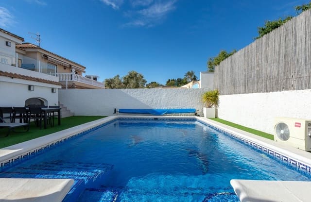 Chalet de 4 habitaciones en Los Balcones - Los Altos, Torrevieja en venta con piscina garaje - 548.900 € (Ref: 10079058)