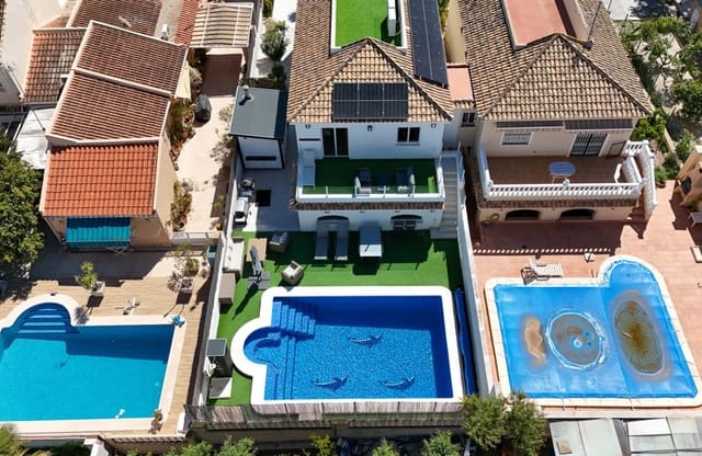 Chalet de 4 habitaciones en Los Balcones - Los Altos, Torrevieja en venta con piscina garaje - 548.900 € (Ref: 10079058)
